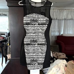 Body con dress with flattering silhouette, black with white
